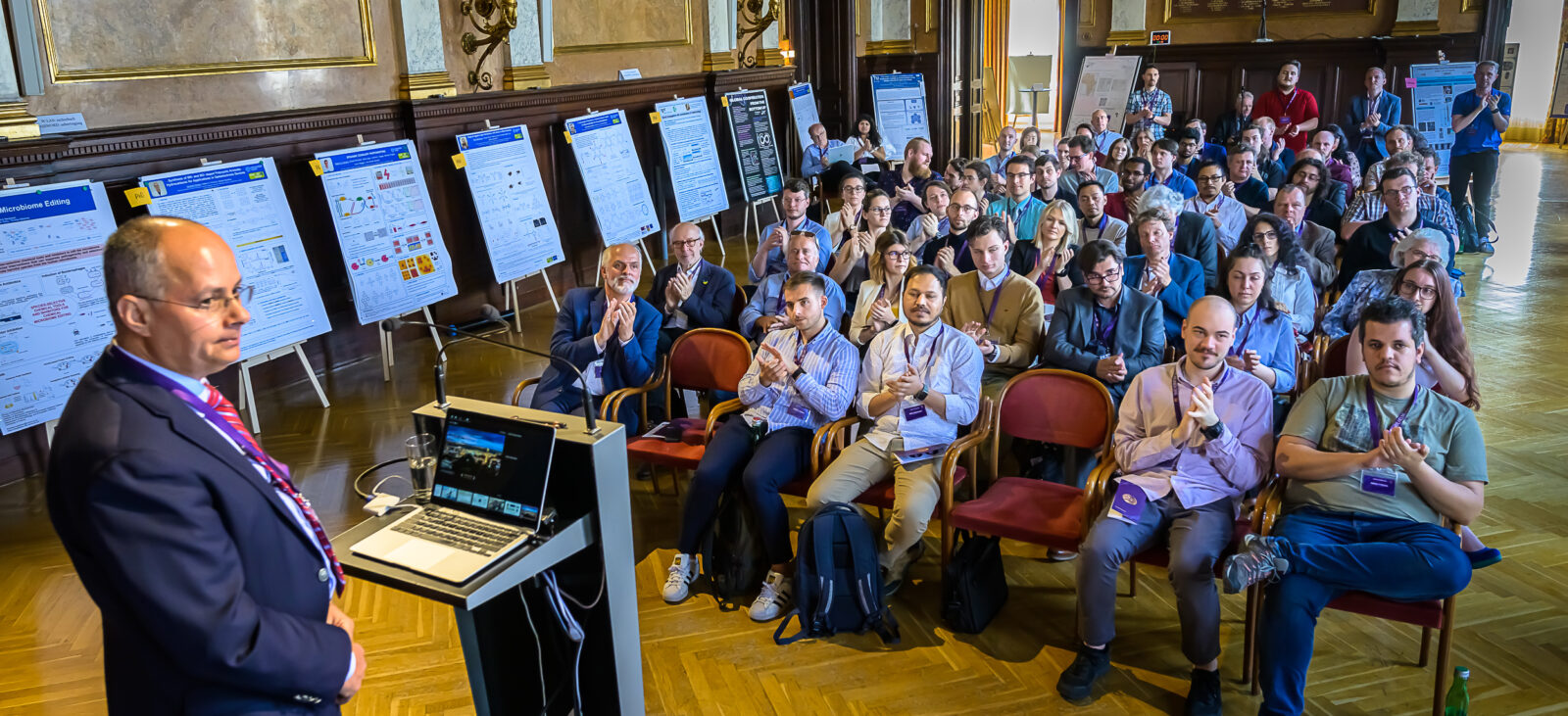 An ingenious format: the poster session